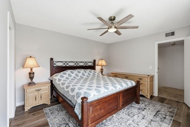 Welcome home to this well-presented 2-bed, 2.5-bath townhome - photo 12