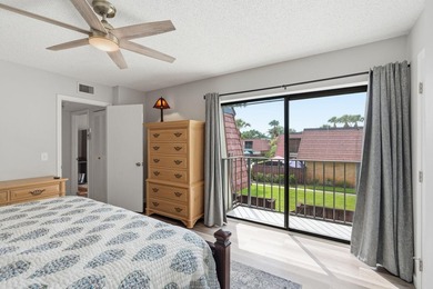 Welcome home to this well-presented 2-bed, 2.5-bath townhome - photo 13