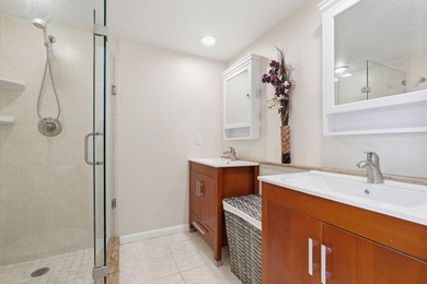Welcome home to this well-presented 2-bed, 2.5-bath townhome - photo 15