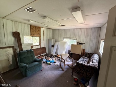 This property has a structure on its land in unknown condition - photo 17