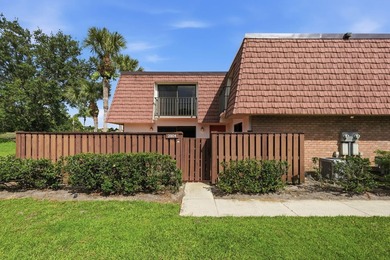 Welcome home to this well-presented 2-bed, 2.5-bath townhome - photo 23