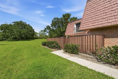 Welcome home to this well-presented 2-bed, 2.5-bath townhome - photo 24