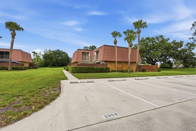 Welcome home to this well-presented 2-bed, 2.5-bath townhome - photo 28