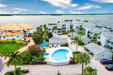 (private lake, pond, coastal) Condo For Sale in Vero Beach Florida