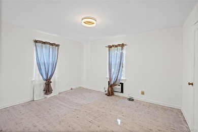 Introducing 6 Grenville Ct- Welcome to this charming 4-bedroom - photo 13