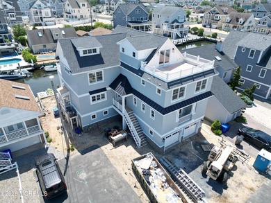 Exceptional new construction waterfront home in Normandy Beach - photo 15