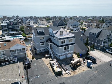 Exceptional new construction waterfront home in Normandy Beach - photo 17