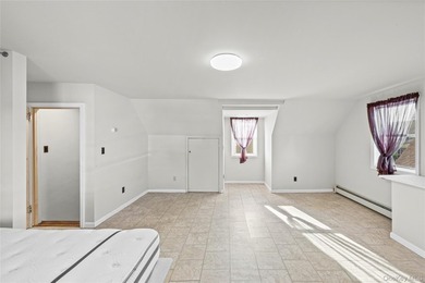 Introducing 6 Grenville Ct- Welcome to this charming 4-bedroom - photo 21
