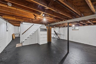 Introducing 6 Grenville Ct- Welcome to this charming 4-bedroom - photo 22