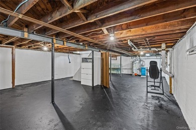 Introducing 6 Grenville Ct- Welcome to this charming 4-bedroom - photo 23