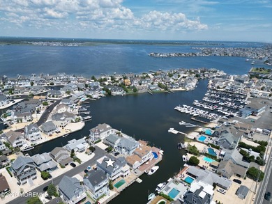 Exceptional new construction waterfront home in Normandy Beach - photo 25