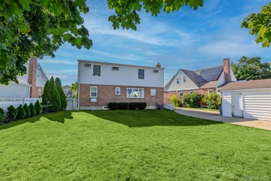 Introducing 6 Grenville Ct- Welcome to this charming 4-bedroom - photo 27