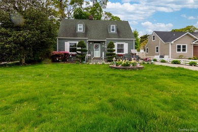 Welcome To The Sought After Lawrence Farms Area!!! This 1947 - photo 2