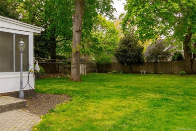 Welcome To The Sought After Lawrence Farms Area!!! This 1947 - photo 5