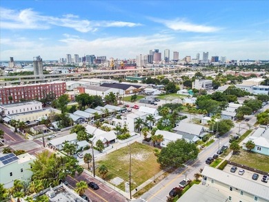 To be built: 3 story, 4 bedroom, with Den, 4.5 baths. Zoned - photo 16