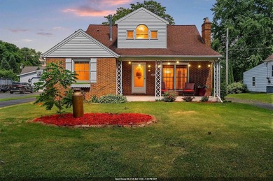 Lake Winnebago views, sandy frontage, and level access to the - photo 1