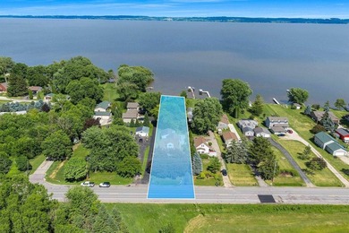 Lake Winnebago views, sandy frontage, and level access to the - photo 2