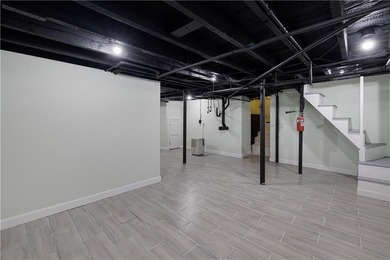 Welcome to your dream home at 2 Birch Street, a charming and - photo 31