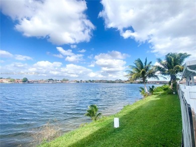 (private lake, pond, creek) Townhome/Townhouse For Sale in Hialeah Florida