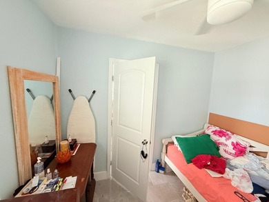 Welcome to this charming three-bedroom, one-bathroom - photo 13