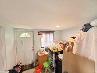Welcome to this charming three-bedroom, one-bathroom - photo 15