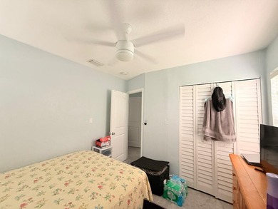 Welcome to this charming three-bedroom, one-bathroom - photo 17
