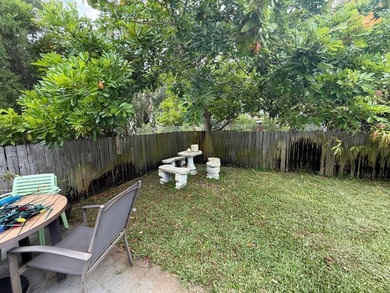 Welcome to this charming three-bedroom, one-bathroom - photo 20