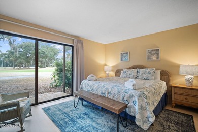 Desirable CORNER UNIT offering a rare and versatile TWO-BEDROOM - photo 4
