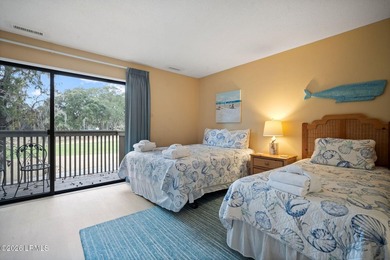 Desirable CORNER UNIT offering a rare and versatile TWO-BEDROOM - photo 5