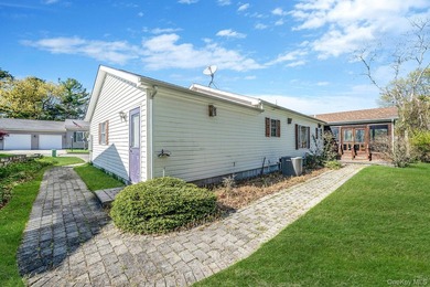 Welcome to unit number 253 here at Foxwood Village in Calverton - photo 6