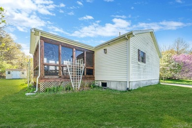 Welcome to unit number 253 here at Foxwood Village in Calverton - photo 9