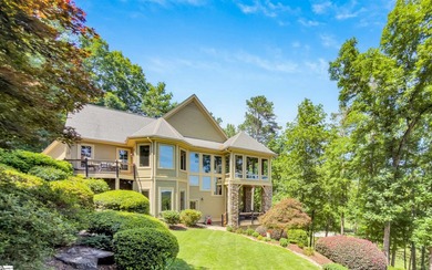 A Golfers Dream! This mountain cottage is uniquely positioned to - photo 1