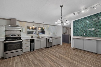 Welcome to 623 Barn Road in Bonneau, a beautifully updated - photo 17