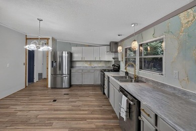 Welcome to 623 Barn Road in Bonneau, a beautifully updated - photo 20