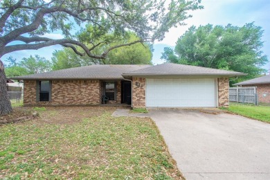 Great location in quiet neighborhood! Convenient and close to - Lake Home Sale Pending in Mabank, Texas