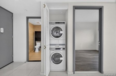 -Modern Luxury Rare Tax-Abated Condo in the Heart of Flushing - photo 13