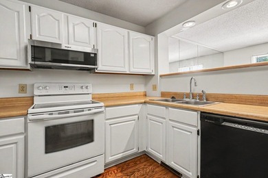 Enjoy low-maintenance living with golf course views at 101 - photo 7