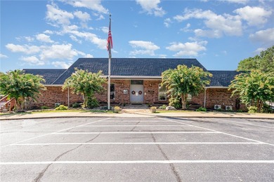 Completely renovated and move-in ready, this 3-bedroom, 2-bath - photo 29