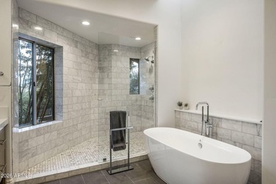 Timeless desert architecture meets refined modern livingpletely - photo 39