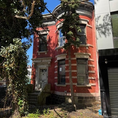 Charming two-family brick home in the heart of Forest Hills! - photo 1