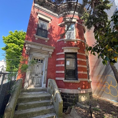 Charming two-family brick home in the heart of Forest Hills! - photo 2