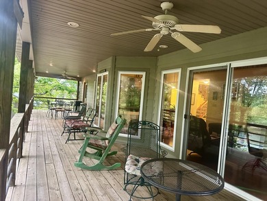Indulge in the River Lifestyle! This beautiful waterfront home - photo 2