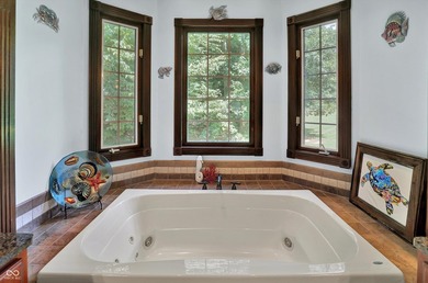 Discover luxury & privacy in this exquisite executive home. This - photo 33