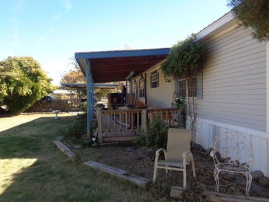 Spacious 3 bed room, with his and hers bath in the Primary bed