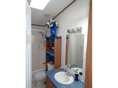 Spacious 3 bed room, with his and hers bath in the Primary bed