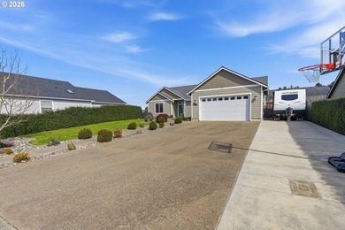 Turnkey 4-bedroom, 2-bath single-level home located on a quiet - photo 4