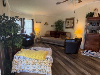 This home is perfect for both snowbirds and someone's first - photo 3