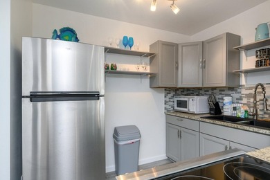 Welcome to Gulf Terrace in the heart of Destin! This one-bedroom - photo 11