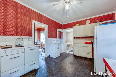 Enchanting seasonal cottage with 188.5 ft. of private White Lake - photo 12