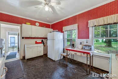 Enchanting seasonal cottage with 188.5 ft. of private White Lake - photo 13